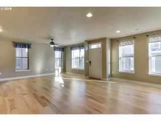 Photo #4: 19172904 Listing