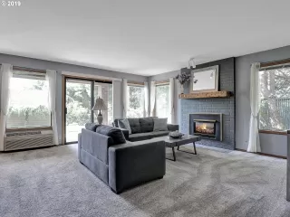 Photo #3: 19174886 Listing