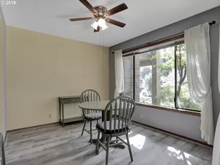 Photo #5: 19174886 Listing