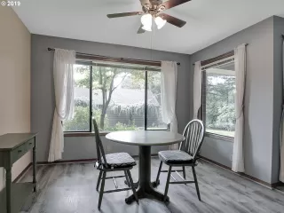 Photo #6: 19174886 Listing