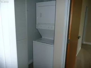 Photo #5: 19175666 Listing