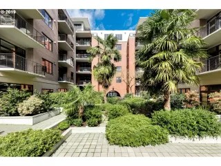 Photo #2: 19181555 Listing 