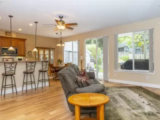 Photo #2: 19182087 Listing