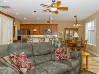 Photo #3: 19182087 Listing