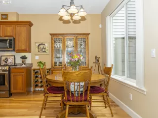 Photo #4: 19182087 Listing