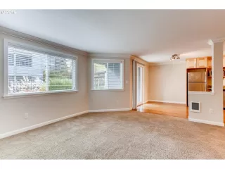 Photo #5: 19182690 Listing