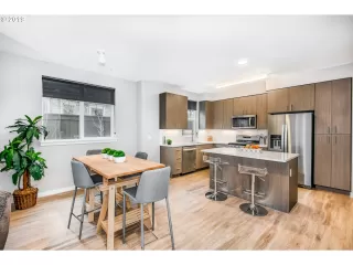 Photo #2: 19185546 Listing