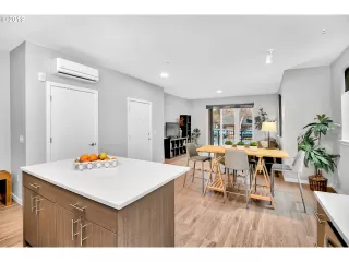 Photo #6: 19185546 Listing