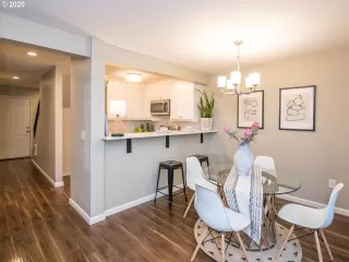 Photo #4: 19186656 Listing