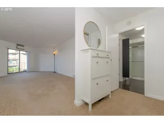 Photo #2: 19189196 Listing