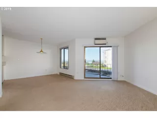 Photo #3: 19189196 Listing