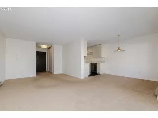 Photo #4: 19189196 Listing