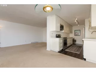 Photo #6: 19189196 Listing