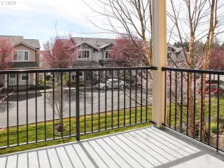 Photo #4: 19189682 Listing