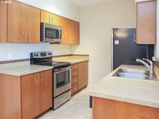 Photo #6: 19189682 Listing