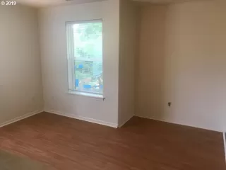 Photo #4: 19192604 Listing