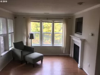 Photo #5: 19192604 Listing