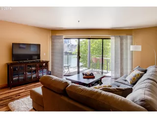 Photo #4: 19194079 Listing 