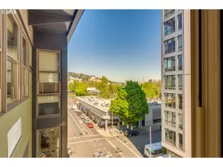 Photo #4: 19199356 Listing