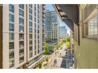 Photo #5: 19199356 Listing