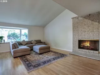 Photo #5: 19201531 Listing 