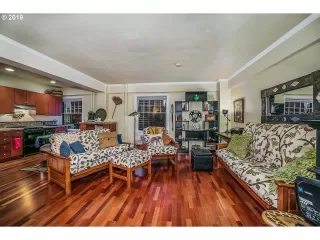 Photo #6: 19209898 Listing