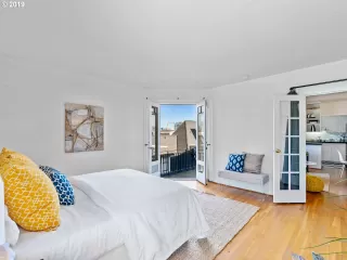 Photo #4: 19210645 Listing