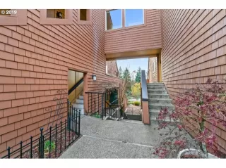 Photo #1: 19213439 Listing