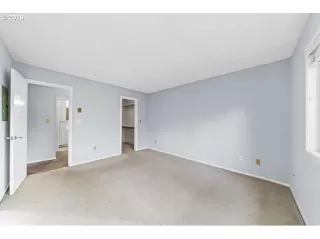 Photo #3: 19213439 Listing