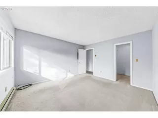 Photo #4: 19213439 Listing