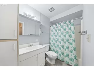 Photo #5: 19213439 Listing