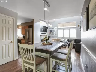 Photo #3: 19217349 Listing