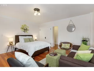 Photo #3: 19217554 Listing