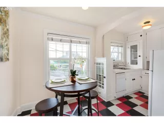 Photo #6: 19217554 Listing