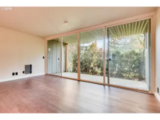 Photo #3: 19219618 Listing