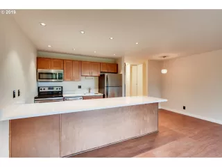 Photo #4: 19219618 Listing