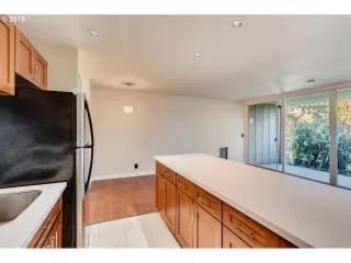 Photo #6: 19219618 Listing