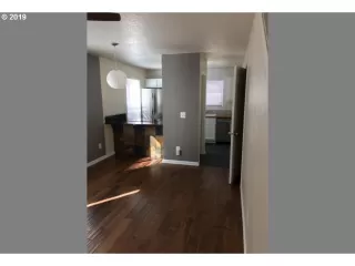 Photo #6: 19223270 Listing