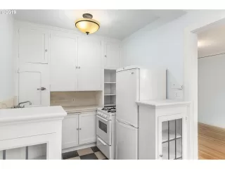 Photo #4: 19225645 Listing