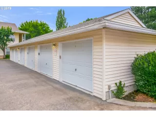 Photo #3: 19226037 Listing