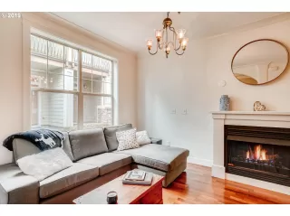 Photo #4: 19230122 Listing