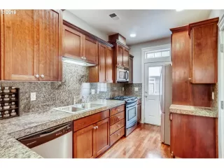 Photo #5: 19230122 Listing