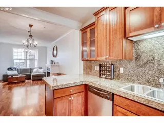 Photo #6: 19230122 Listing