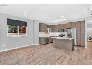Photo #2: 19232244 Listing
