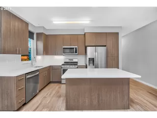 Photo #3: 19232244 Listing