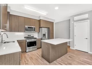 Photo #4: 19232244 Listing