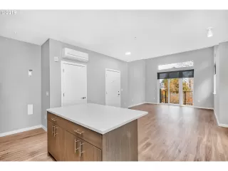Photo #5: 19232244 Listing
