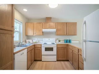 Photo #3: 19232688 Listing