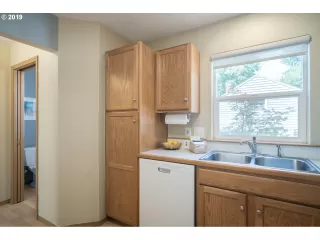 Photo #4: 19232688 Listing