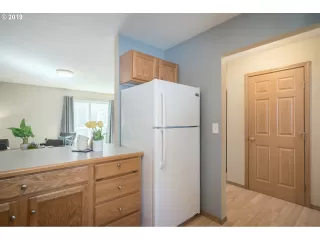 Photo #5: 19232688 Listing